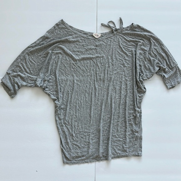Bibi Grey Asymetrical Top Sz SM - Picture 1 of 4